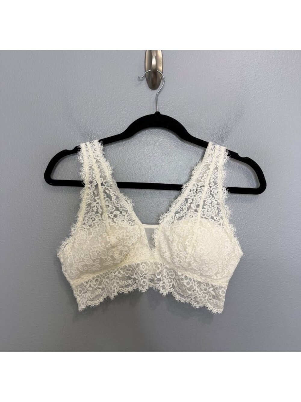 AERIE eyelash lace padded bra in soft muslin size L